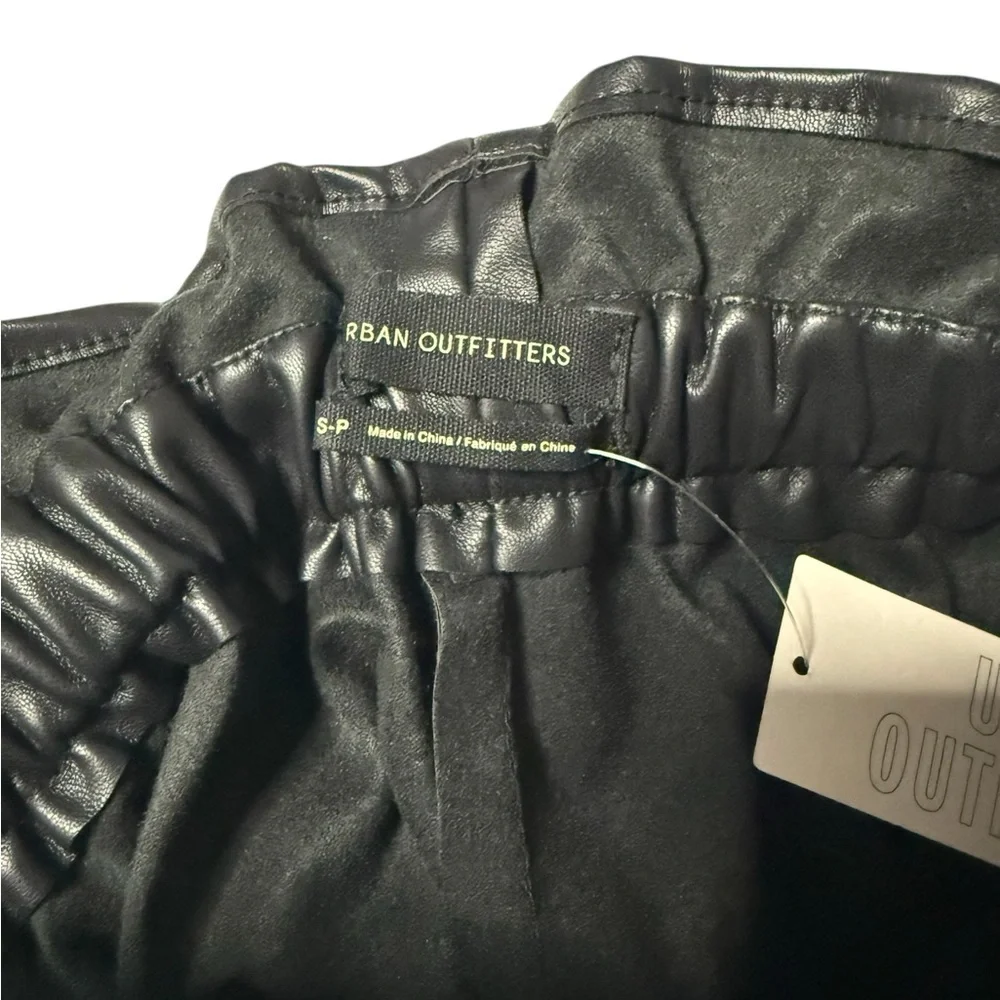 New Urban Outfitters Black Faux Leather High Waist Shorts Size Small